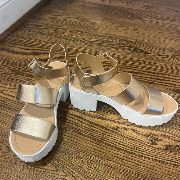 Soda Women's Chunky Platform Block Heel Platform Sandals Disco Gold Size 8 - Picture 1 of 6